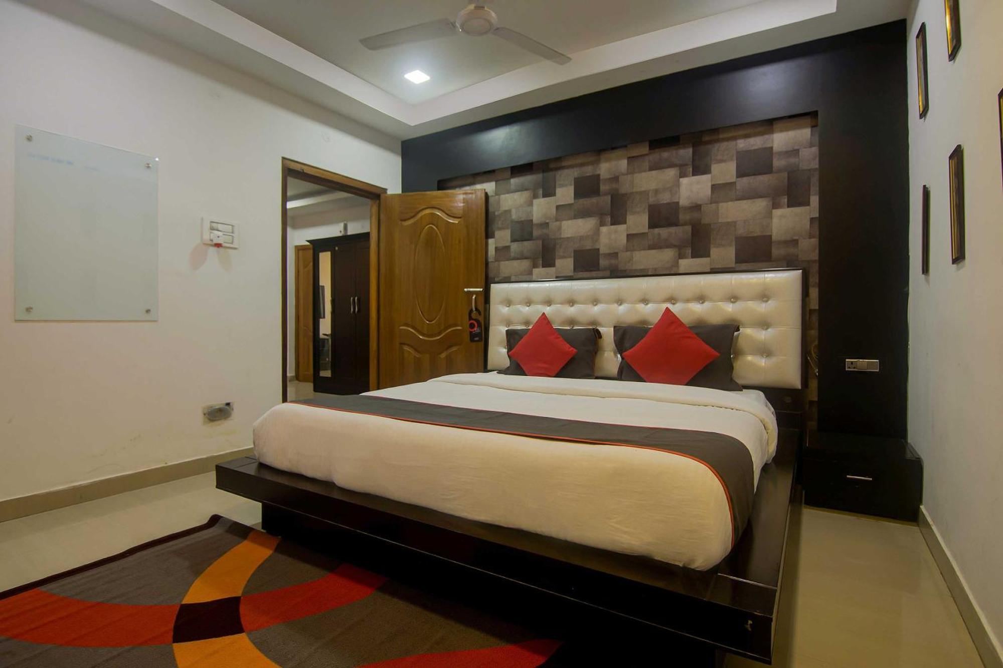 Collection O The Blu Bell Nizarapar Path Hotell Guwahati Exteriör bild