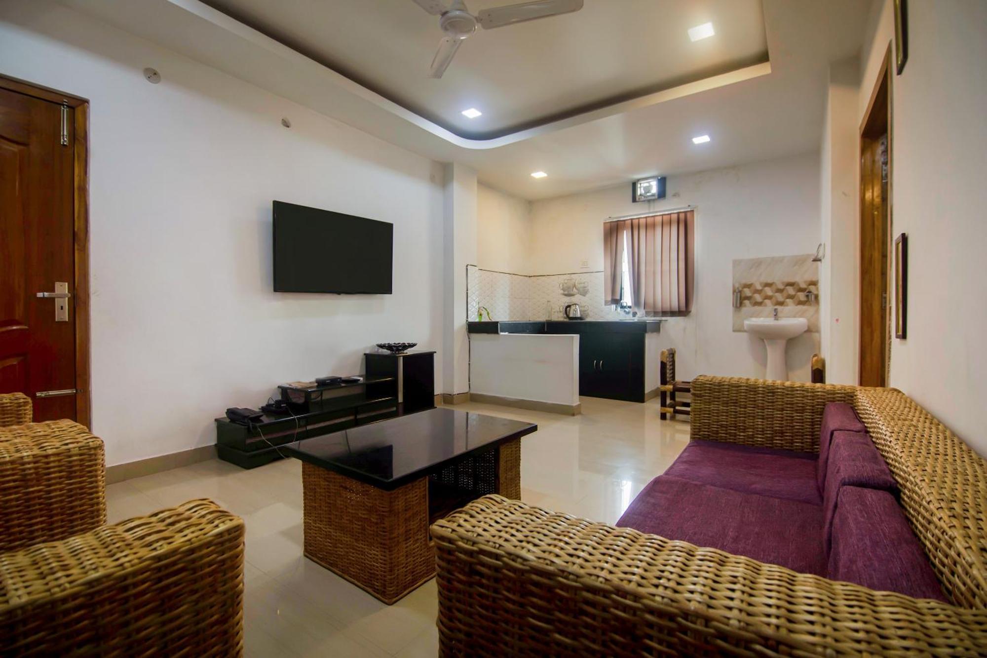 Collection O The Blu Bell Nizarapar Path Hotell Guwahati Exteriör bild