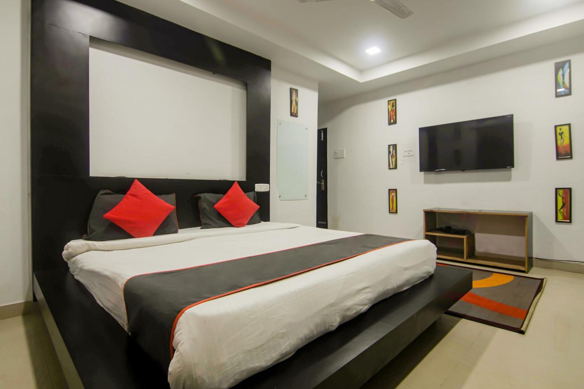 Collection O The Blu Bell Nizarapar Path Hotell Guwahati Exteriör bild